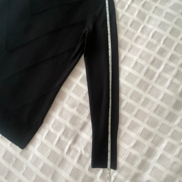 Banana Republic Lightweight V-Neck Sweater Black - Picture 7 of 12